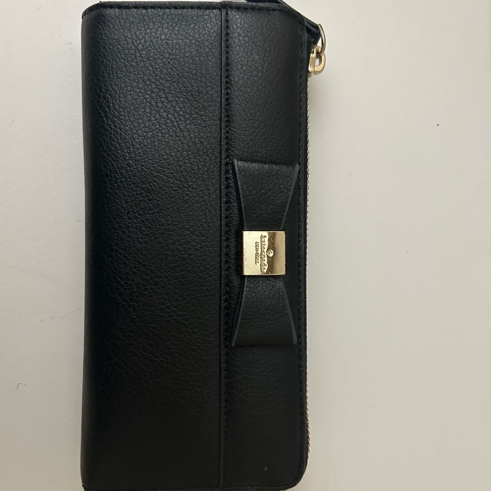 Black Kate Spade wallet w/ zipper